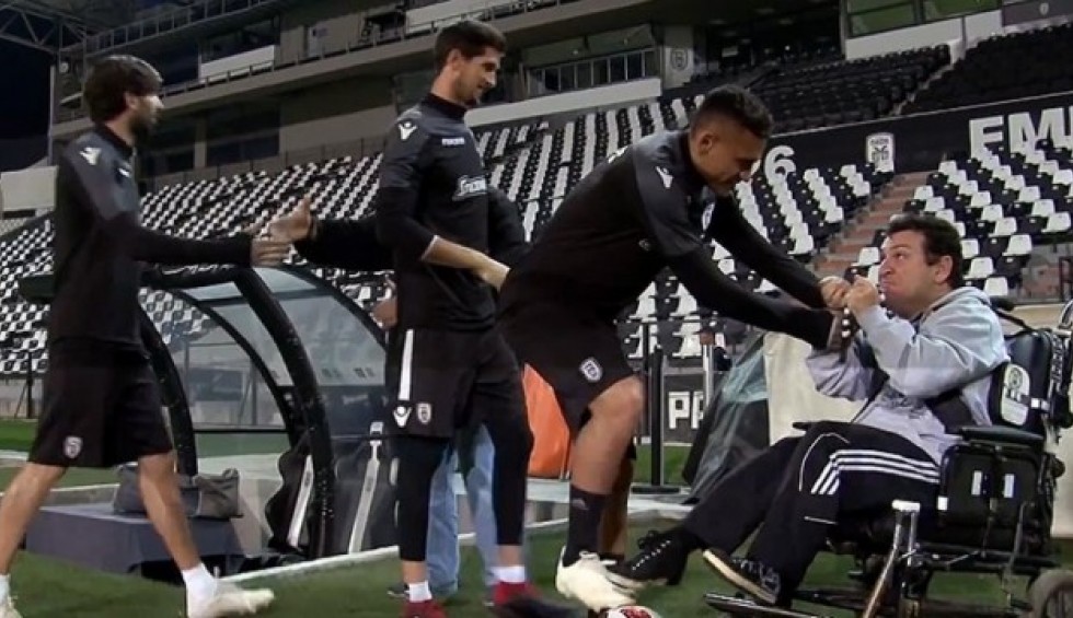 A generic square placeholder image with rounded corners in a figure.