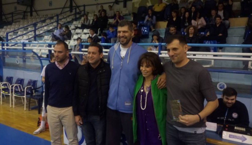 A generic square placeholder image with rounded corners in a figure.