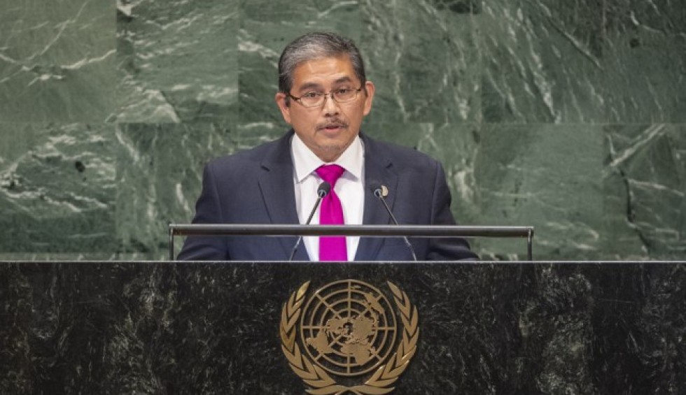 A generic square placeholder image with rounded corners in a figure.