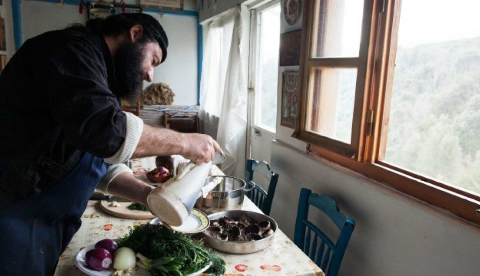 A generic square placeholder image with rounded corners in a figure.