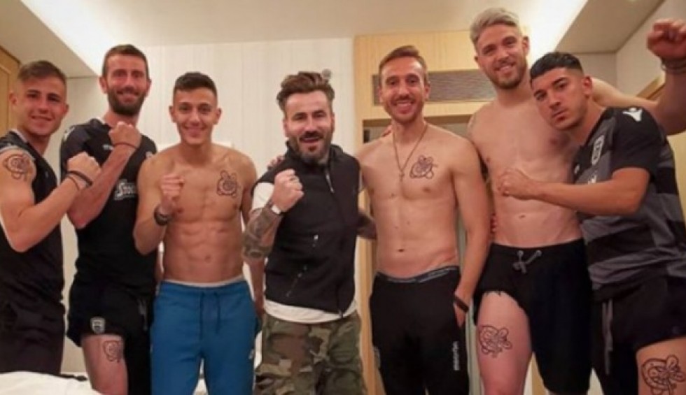 A generic square placeholder image with rounded corners in a figure.