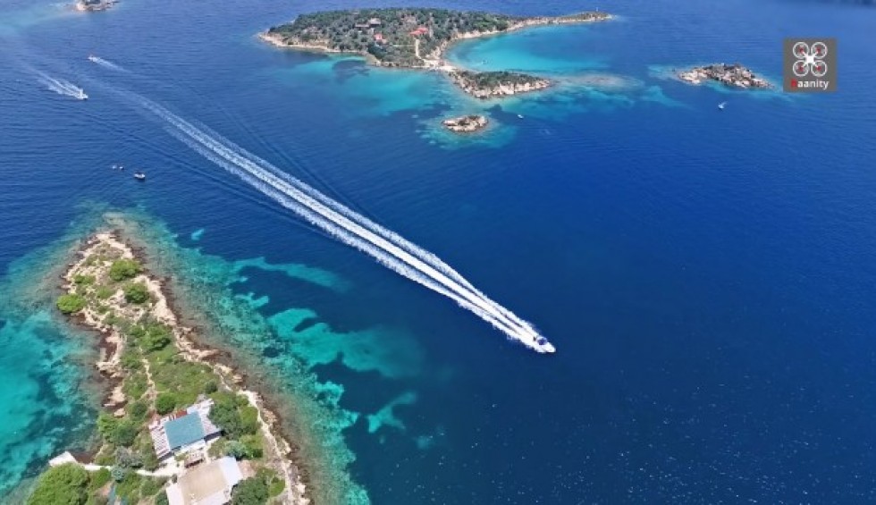 A generic square placeholder image with rounded corners in a figure.