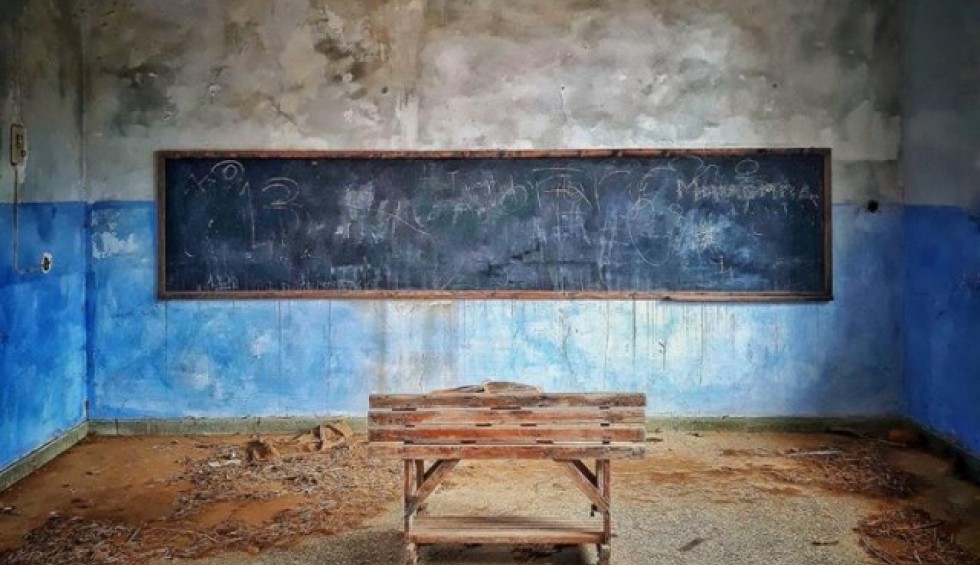 A generic square placeholder image with rounded corners in a figure.