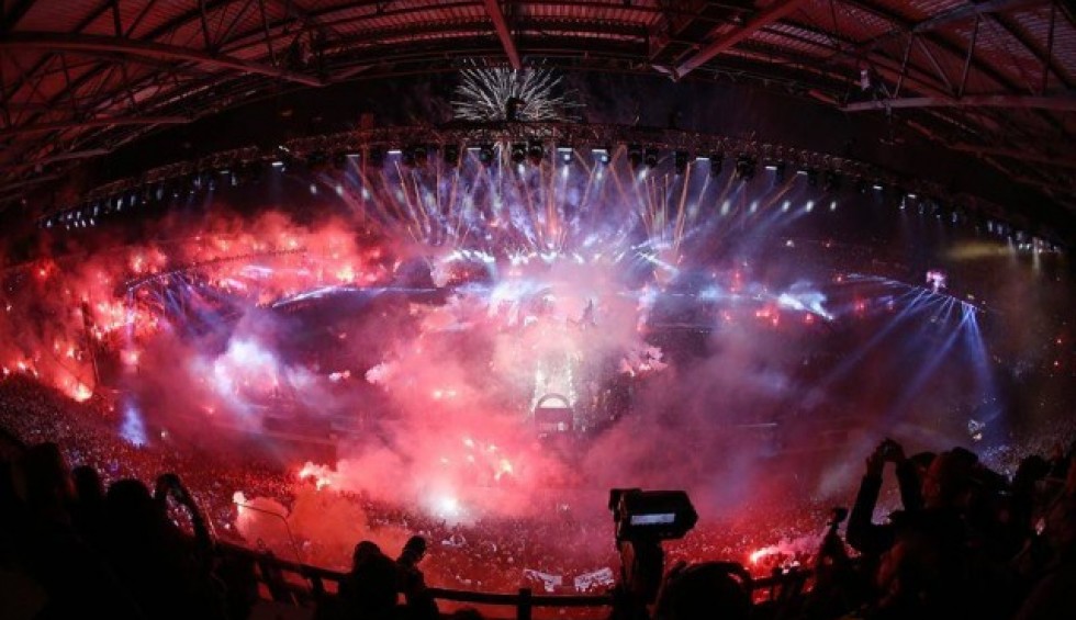 A generic square placeholder image with rounded corners in a figure.