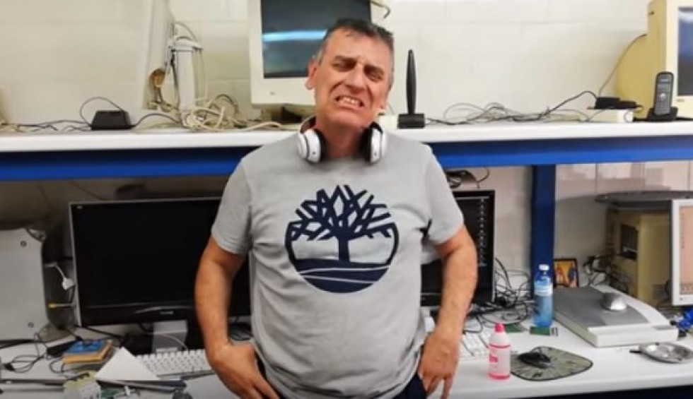 A generic square placeholder image with rounded corners in a figure.