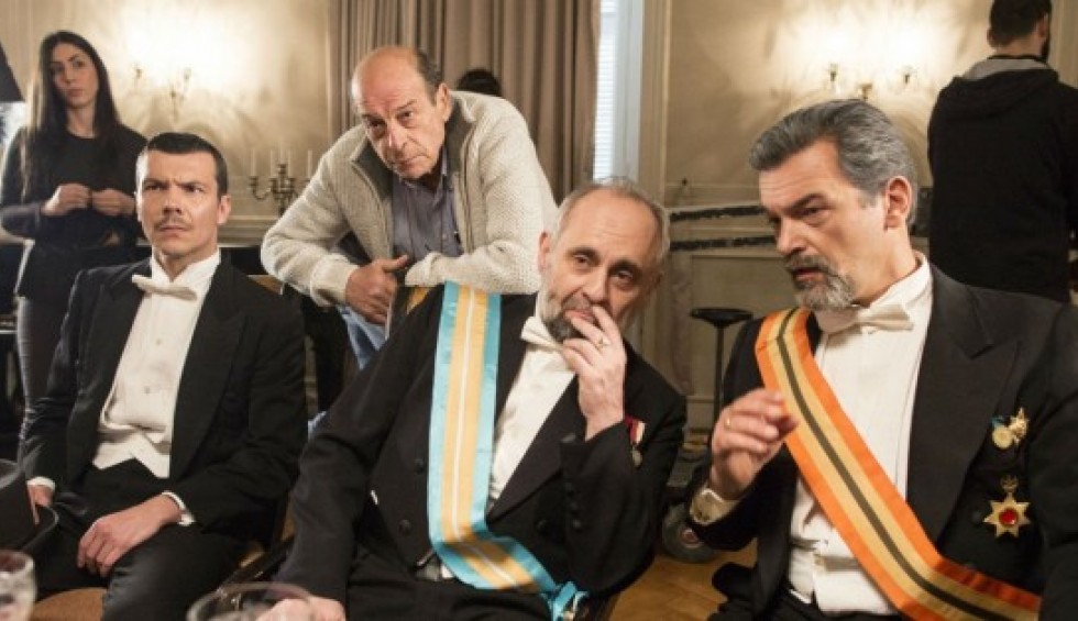 A generic square placeholder image with rounded corners in a figure.