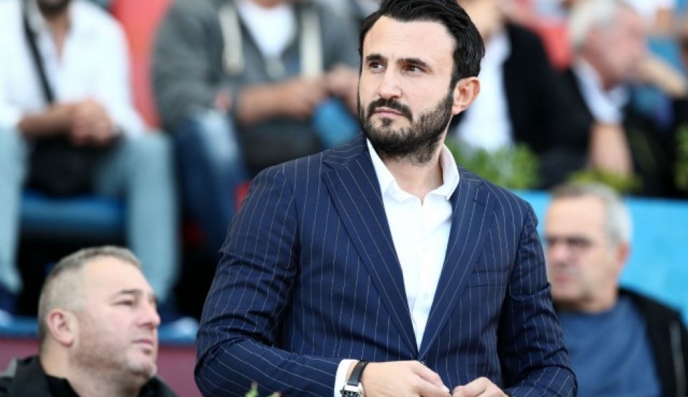 A generic square placeholder image with rounded corners in a figure.