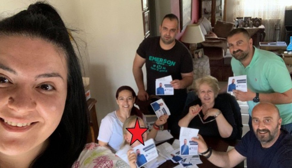 A generic square placeholder image with rounded corners in a figure.