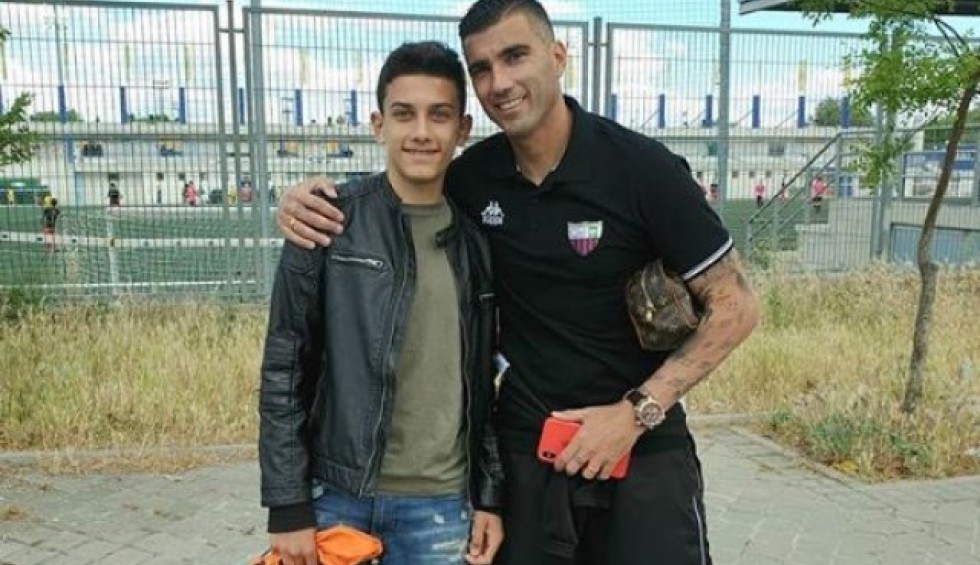 A generic square placeholder image with rounded corners in a figure.