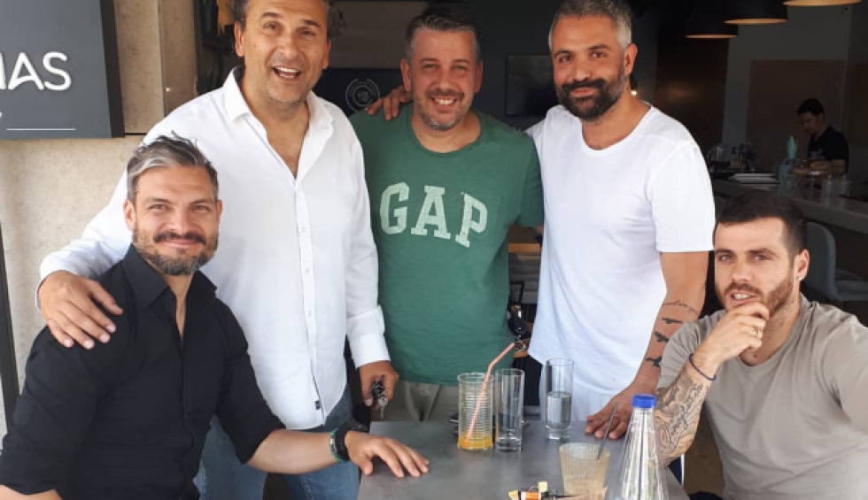 A generic square placeholder image with rounded corners in a figure.