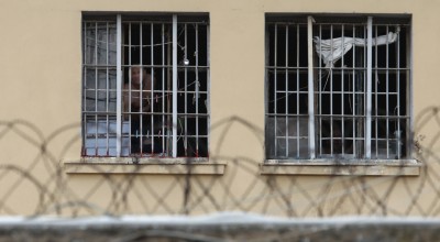 Τρίκαλα-Εξέγερση στις φυλακές: Επεισόδια και φωτιές σε πτέρυγα