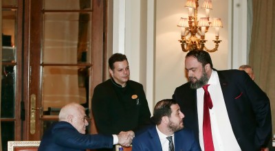 Η χειραψία Μαρινάκη-Μελισσανίδη παρά την παλιά κόντρα τους