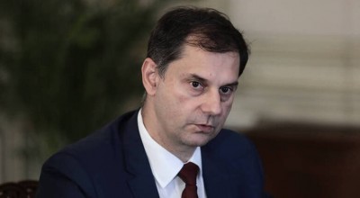 Εμπρηστική επίθεση στο πολιτικό γραφείο του Χάρη Θεοχάρη