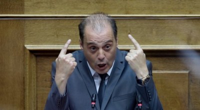 Ξέσπασμα Βελόπουλου για την αποχώρηση βουλευτών: «Σκουπίδια και ψεύτες για μια καρέκλα»