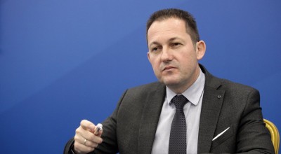 Πέτσας: Προτεραιότητα το άνοιγμα των σχολείων, τι θα γίνει με τα εμβόλια