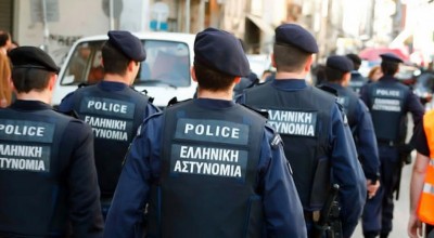 «Σπάει» τη σιωπή της η γυναίκα του αστυνομικού της Βουλής για τους βιασμούς και τους βασανισμούς