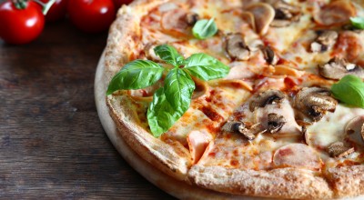 Υπάλληλος πιτσαρίας γιατί έφαγε πίτσα από ανταγωνιστή μπροστά σε πελάτες