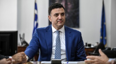 Κικίλιας: «Δωρεά 150 απινιδωτές σε δημόσιους χώρους και γήπεδα από τη Stoiximan»