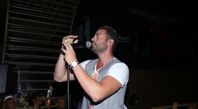 Ηλίας Βρεττός: Άγριο σκηνικό στην πίστα ενώ τραγουδούσε σε μαγαζί στη Λευκωσία