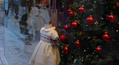 Χριστούγεννα: Πότε ξεκινάει το εορταστικό ωράριο των καταστημάτων