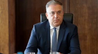 Τελεσίγραφο Θεοδωρικάκου: «Ή τηρούνται τα μέτρα, ή κλείνουν τα γήπεδα»