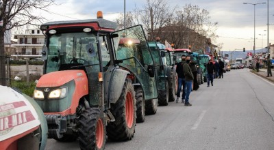 Στους δρόμους βγάζουν τα τρακτέρ οι αγρότες της Χαλκηδόνας