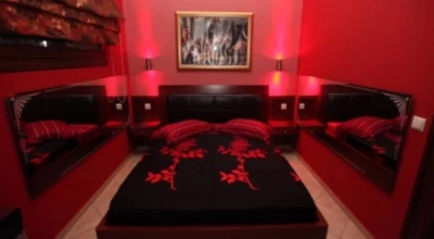 Γαλλία: Η Λεπέν ανοίγει ξανά τους οίκους ανοχής