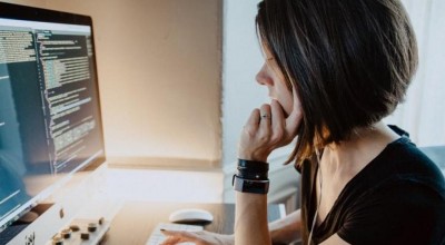 Απολύθηκε γιατί πήγαινε.... νωρίτερα στη δουλειά