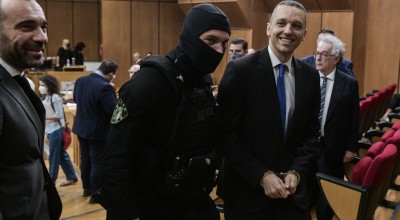 Δίκη Χρυσής Αυγής: Χειροκροτήματα σε Κασιδιάρη - «Μαζέψτε τους φασίστες ρε!»