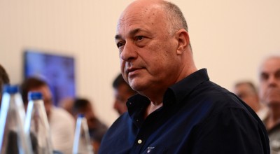 Αχιλλέας Μπέος: «Πολιτικός κλόουν ο Γιάνης Βαρουφάκης»