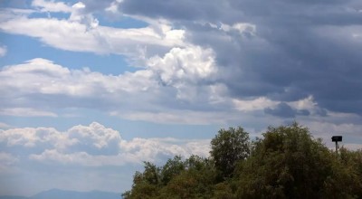 Ο καιρός του Σαββάτου (1/11): Νεφώσεις, βροχές και... ορατότητα περιορισμένη