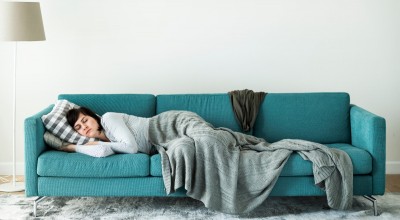 Πόσες ώρες «επιτρέπεται» να καθόμαστε καθημερινά χωρίς να κινδυνεύσει η καρδιά;