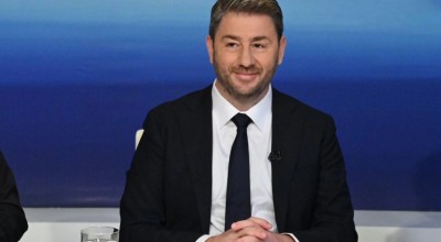 Ανδρουλάκης: “Πολιτικός δορυφόρος του Μητσοτάκη ο Λοβέρδος”