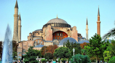 Συναγερμός για την Αγιά Σοφιά: «Πρέπει να κλείσει, κινδυνεύει με κατάρρευση»