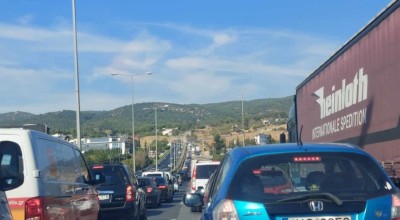 Θεσσαλονίκη: Τροχαίο με νταλίκα και χάος στον Περιφερειακό-Ο δρόμος γέμισε τελάρα!