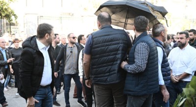 Νίκος Ανδρουλάκης: Δέχθηκε επίθεση με καφέδες στην κατάθεση στεφάνου στο Πολυτεχνείο