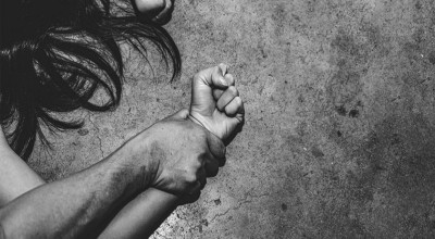 Εξάρχεια-Σοκάρουν τα λόγια της 22χρονης: «Μου πάταγε το κεφάλι και προσπαθούσε να με γδύσει»