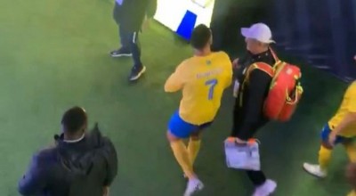 Ο CR7 έτριψε στα γεννητικά του όργανα ένα κασκόλ της Αλ Χιλάλ και το πέταξε στον κόσμο