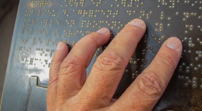 Θεσσαλονίκη: Σημάνσεις με κώδικα Μπράιγ σε όλους τους χώρους του Πανεπιστημίου Μακεδονίας