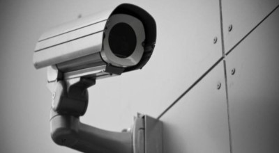 Μπήκε σε πορνογραφική ιστοσελίδα και είδε τον εαυτό του και την κοπέλα του (vid)