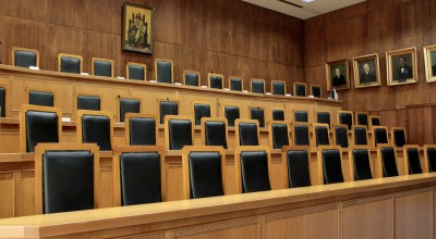 Ένωση Άθεων: Τι λέει το Υπουργείο για το αίτημα να κατεβούν οι εικόνες από τα δικαστήρια