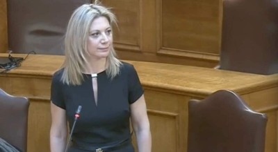 Καρυστιανού: «Όταν παρελάσετε στον Άγνωστο Στρατιώτη να θυμάστε τα 57 ονόματα που είναι γραμμένα»