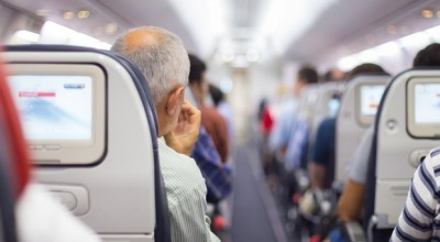 Αναστάτωση σε πτήση προς Ηράκλειο: Επιβάτης κατέβασε το παντελόνι του μπροστά σε αεροσυνοδό