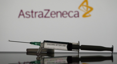 AstraZeneca: Παραδέχεται ότι το εμβόλιό της προκαλεί παρενέργειες