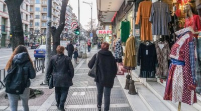 Εορταστικό ωράριο: Ποια καταστήματα και σούπερ μάρκετ είναι σήμερα (28/12) ανοικτά