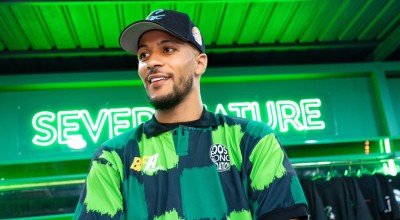 Ο Εκόνγκ και συμπαίκτες του αποκλείστηκαν σε αεροδρόμιο για 12 ώρες