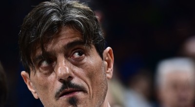 Γιαννακόπουλος κατά Ολυμπιακού: «Στο ΣΕΦ μοίραζαν ελληνικές σημαίες στους τελικούς»