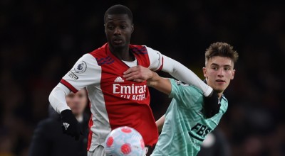 Πρώην άσος της Άρσεναλ παντρεύεται πρωταγωνίστρια ερωτικών ταινιών