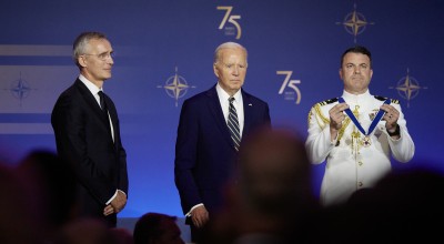 Διάγγελμα Μπάιντεν με αιχμές κατά Τραμπ: «Δεν κυβερνούν δικτάτορες, αλλά ο λαός»