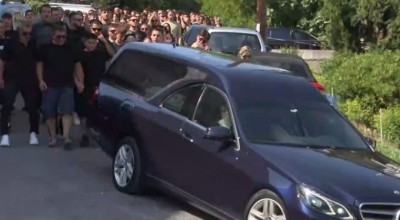 Βέροια: Σε κλίμα οδύνης η κηδεία του 19χρονου που σκοτώθηκε σε λούνα παρκ